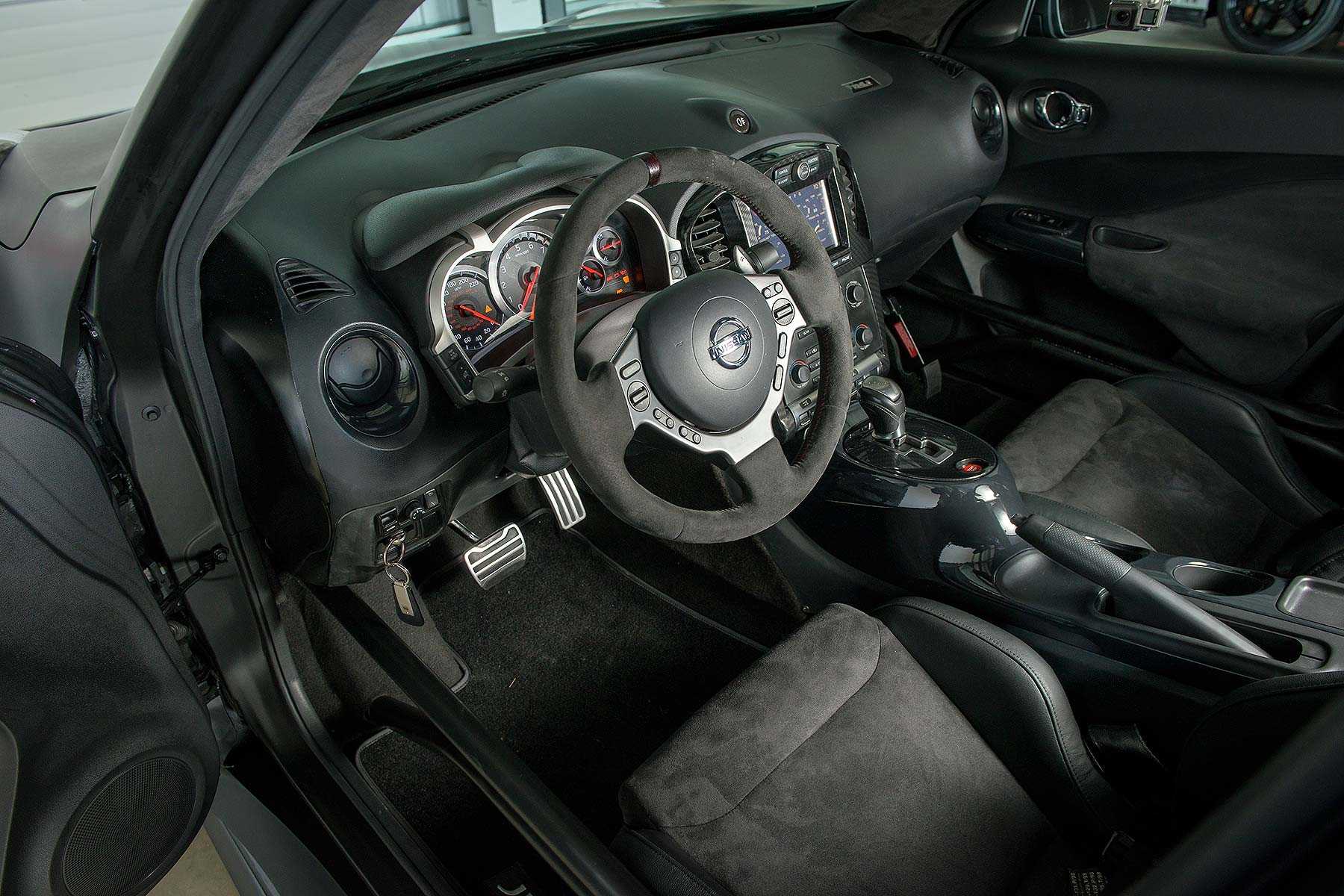 Nissan Juke r f15