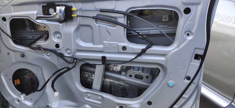 Как быстро снять обшивку и разобрать двери kia rio 3